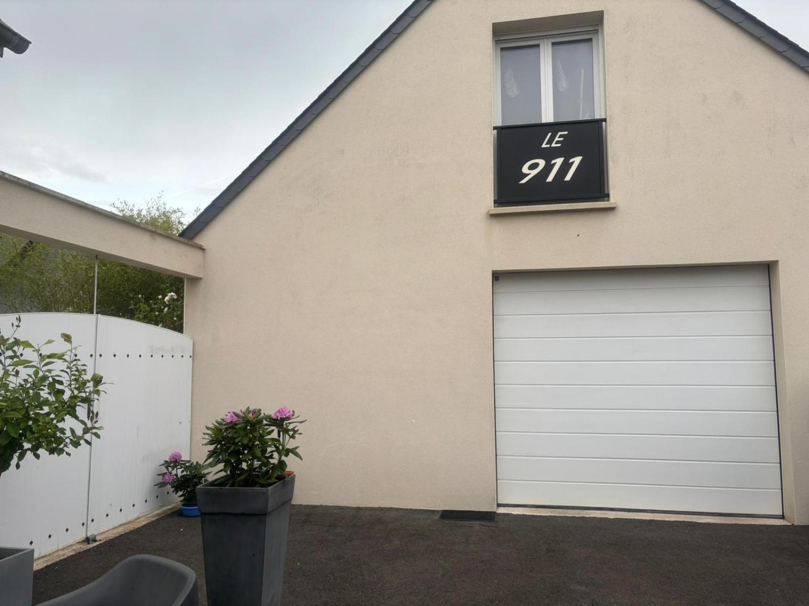 Hotel Le 911 Nazelles-Negron Zewnętrze zdjęcie